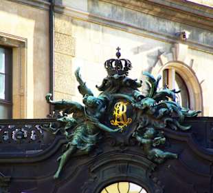 Übergang Kathedrale Wappen