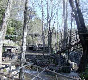 Abstieg von der Hängebrücke