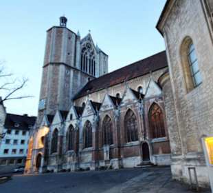 Außenansicht vom Domplatz