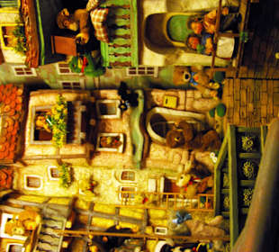 Versch. Puppenstuben mit Stofftieren