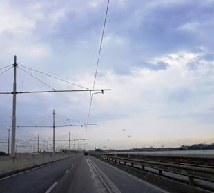 Vorsicht Schiene in der Fahrbahn