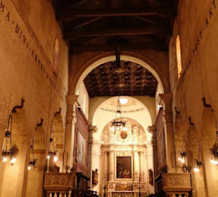 Das Mittelschiff der Kathedrale