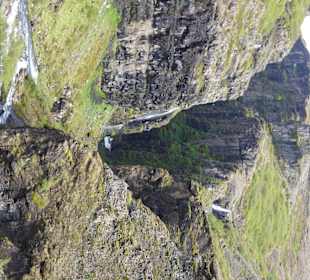 Auf der rechte Seite gibt es ein Weg 