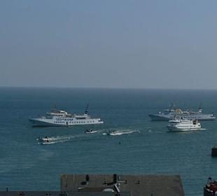 Die Ausflugsboote sind auch schon da