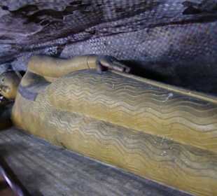 Figur im Höhlentempel