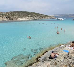 Die vom Comino Hotel & Bungalows ca. 500m entfernte blaue La