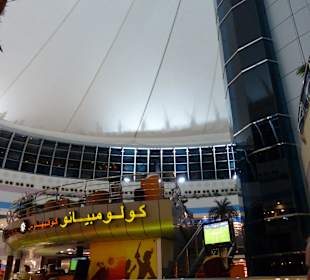 Cafe und Aufzug im Zentrum