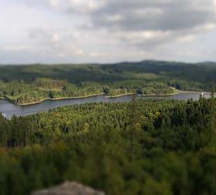 Blick vom Turm auf Stausee