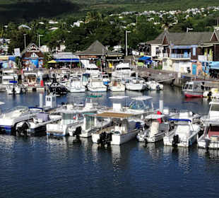 Blick über den Hafen von Saint Gilles