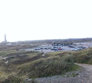 Der Parkplatz mit Toilettenhaüschen