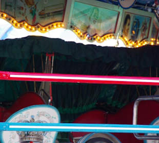 Nostalgie Raupenbahn in Fahrt