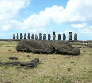 Моаи с острова Пасхи.