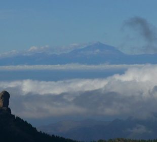 Roque con el Teide al fondo