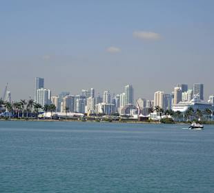 Skyline vom Wasser her