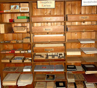 Blick in einen alten Schreibwarenladen