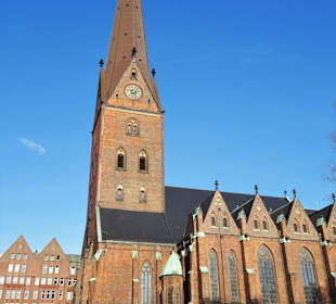 Turm der Sankt-Petri-Kirche in Hamburg