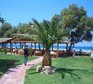 Mit Taverne und Garten