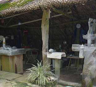 Mahé, Tom Bowers Sculpture Studio
