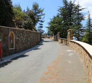 Weg zum Felsengrab/Kapelle