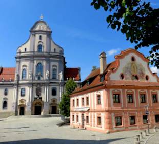 St. Anna und barocker Klosterbau