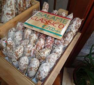 Das Salami-Angebot der Metzgerei