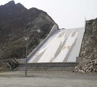 Der Überlauf des Damm mit Gemälden