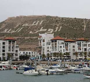 Yachthafen - im Hintergrund die Kasbah