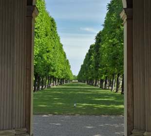 Blick aus dem Tempel in den Großen Garten
