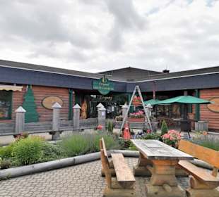 Der Eingang zum Verkaufsraum und Kerzenherstellung