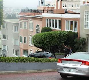 Rot geplasterte Straße