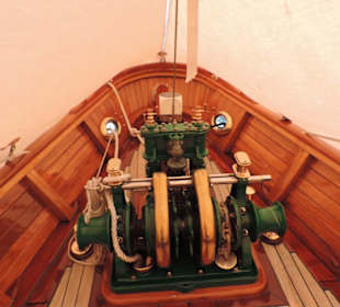 Heritage Pontoon ein kleiner Segler