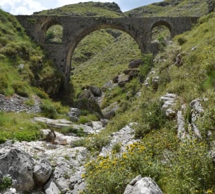 Canyon mit der Ali Pasha Brücke