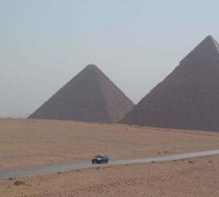 zwei Pyramiden von Gizeh