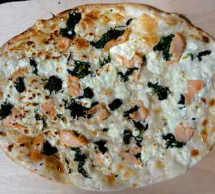 Flammkuchen mit Lachs im Café Aegidius