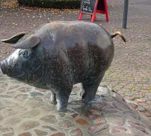 Ansichten des Wurstträgerbrunnens in Versmold