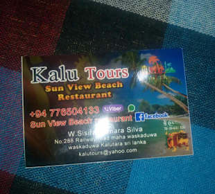 Tourguide Kalu naturkundig, findet man am Strand