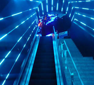 "Dreams"-Tunnel zum Singapore Flyer