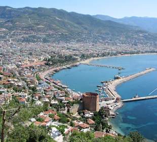 Östlicher teil von Alanya mit dem Hafen
