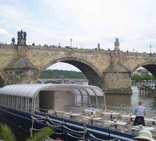 Ein Muss: Moldaurundfahrt 