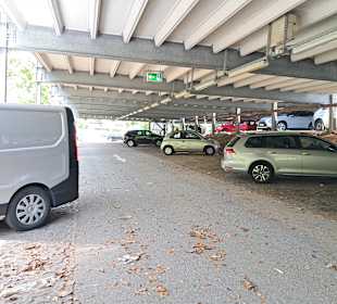 Trödelmarkt im Uni-Parkhaus in Saarbrücken