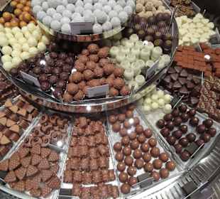 Rundgang durch die Läderach-Filiale in Köln