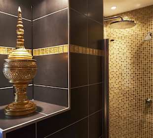 Die goldene Dusche im Wellnessbereich