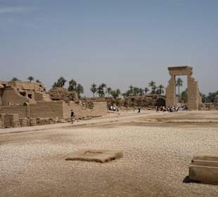 Außenbereich des Hathor-Tempels