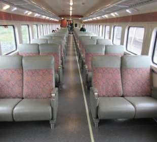 1. Klasse, viel Platz, Fußstützen