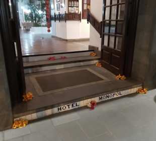 Eingang Hotel Monopol