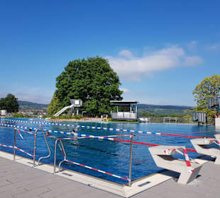 Bergschwimmbad - Corona-Absperrungen