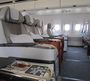 Emirates Airbus A 330-200