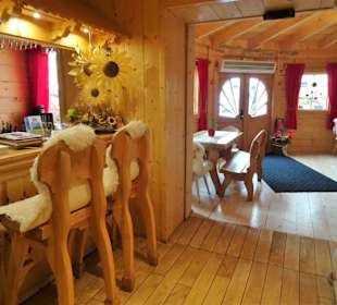 In den Gasträumen der Südtiroler Hütte