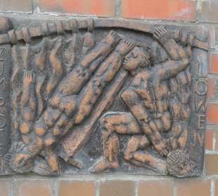 Hauszeichenstele mit Fantasie-Hauszeichen