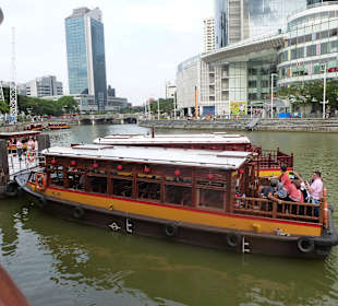 Auf dem Singapur River unterwegs